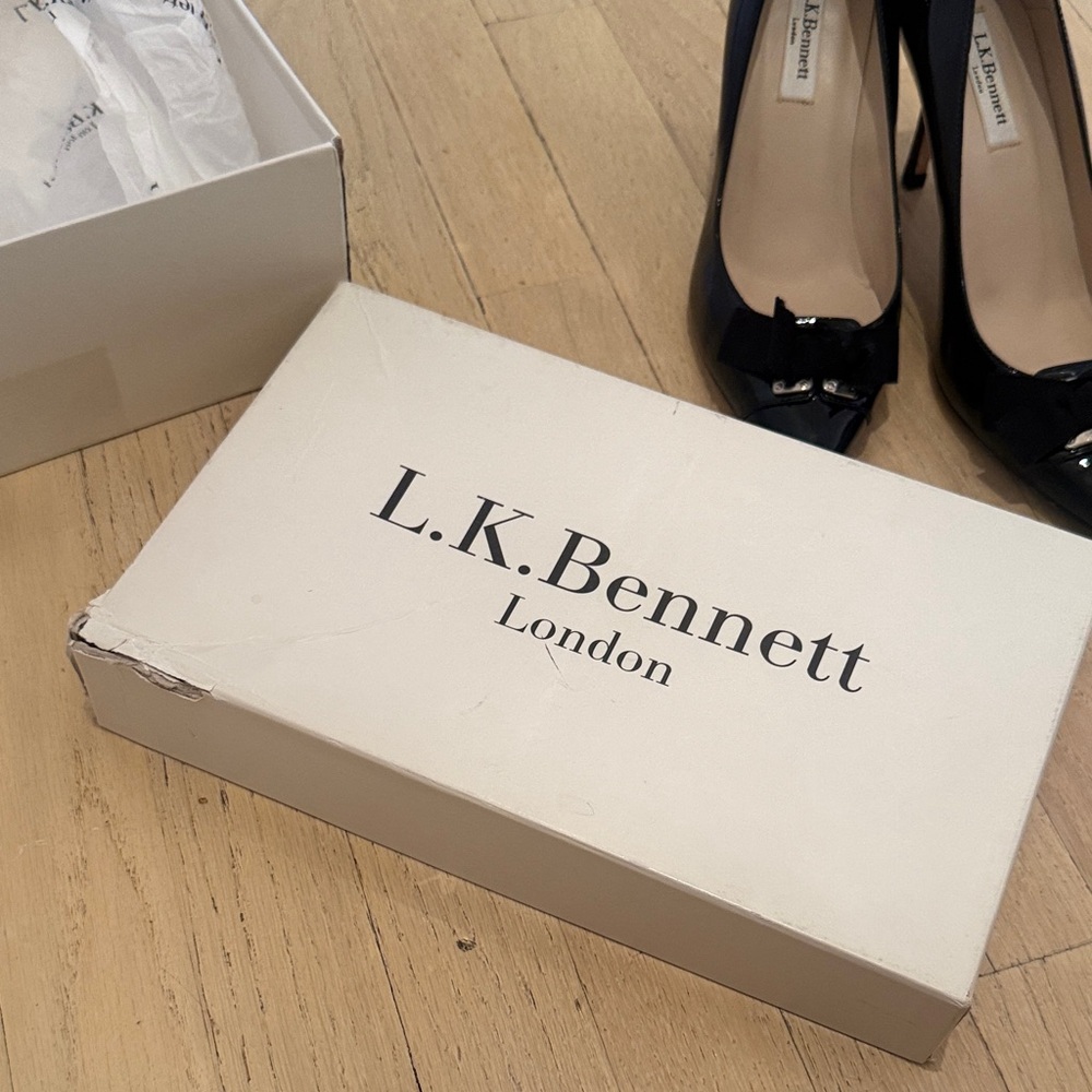 LK Bennett Black Patent Pointed Pumps with Bow and Metal Accent - Picture 4 of 9